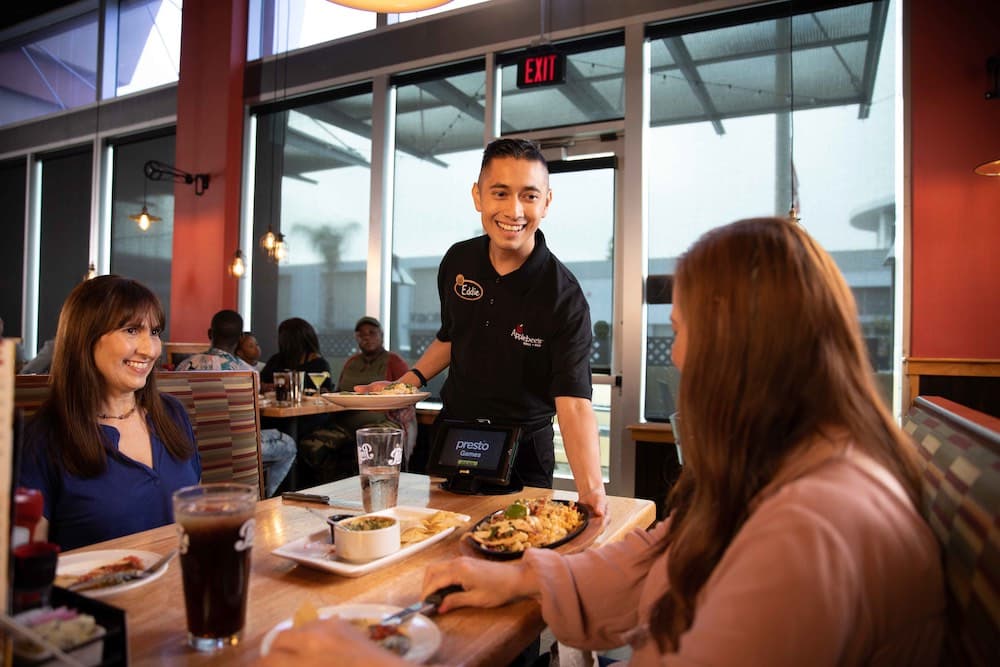 Applebees Restaurant Richmond International Airport